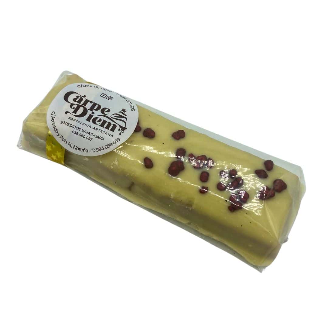 almendra, chocolate blanco y frambuesa